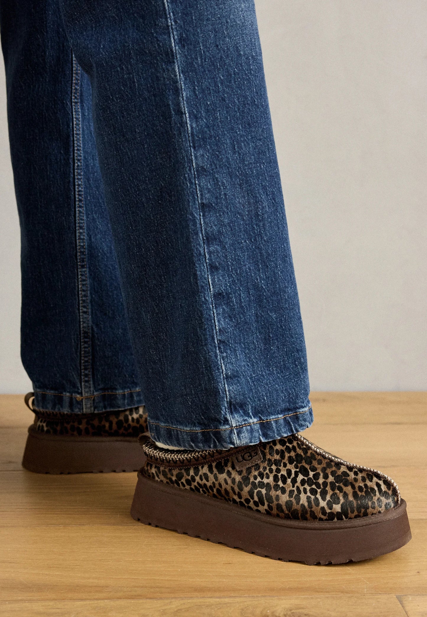 UGG Tazz Caspian Burnt Cedar – Chodaki Premium | Luxem szwajcarski