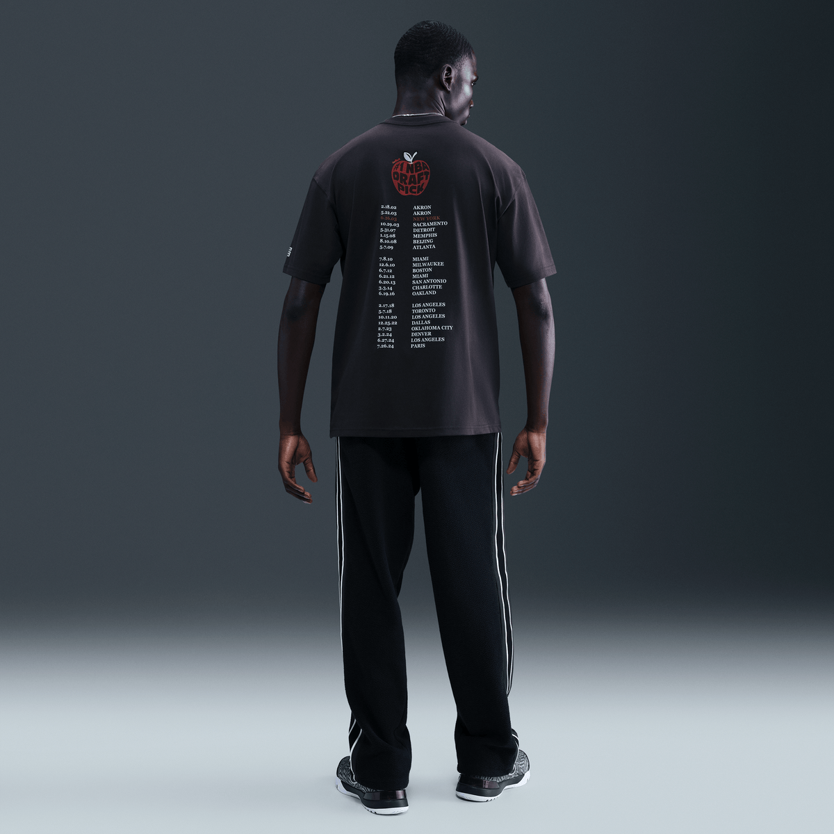 LeBron 'Best In Class' Men's Basketball T-Shirt Off-Noir – IH8542-045-XL – product view 2
