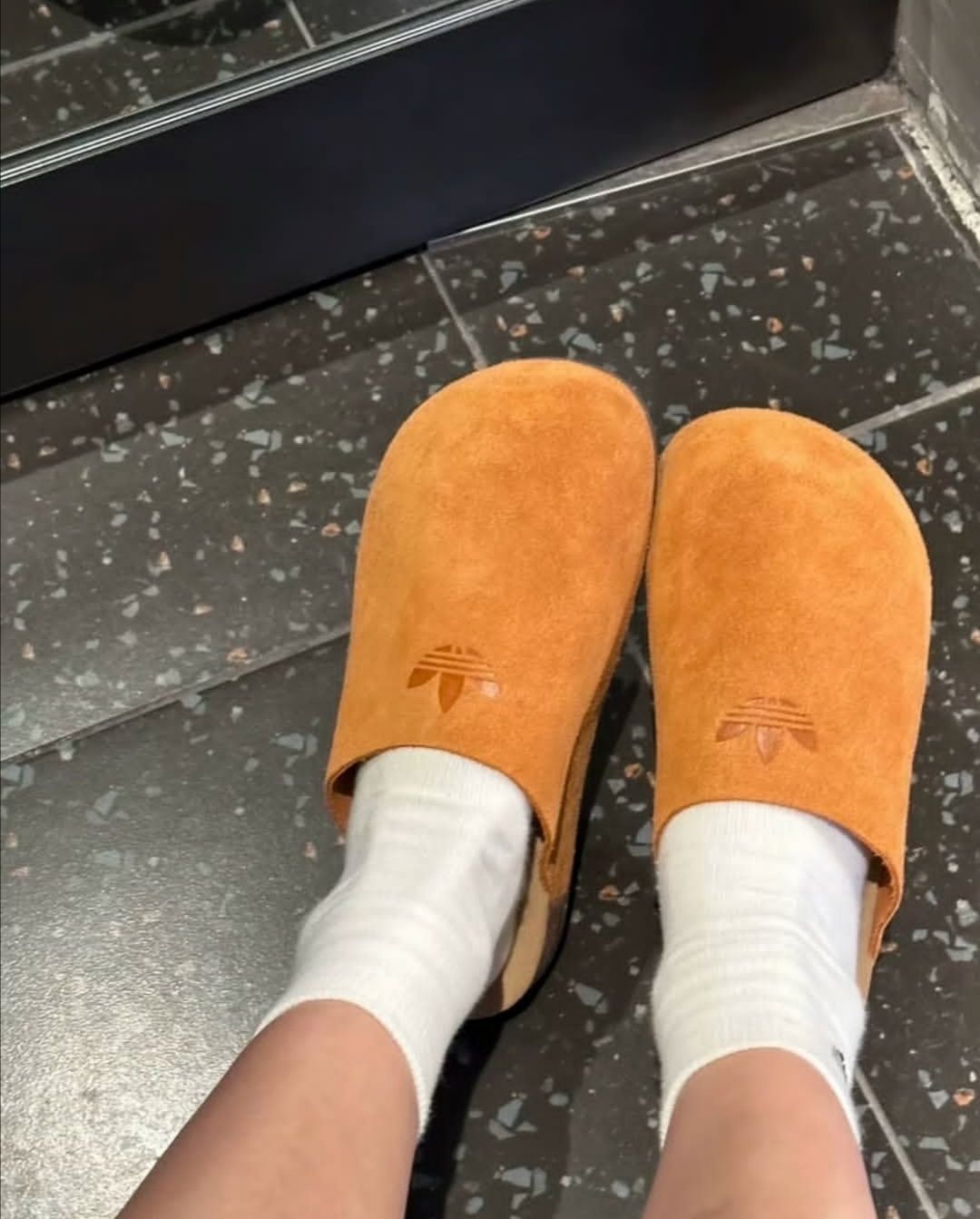 Adidas Adimule Comfort – Minimalist Closed-Toe Slides