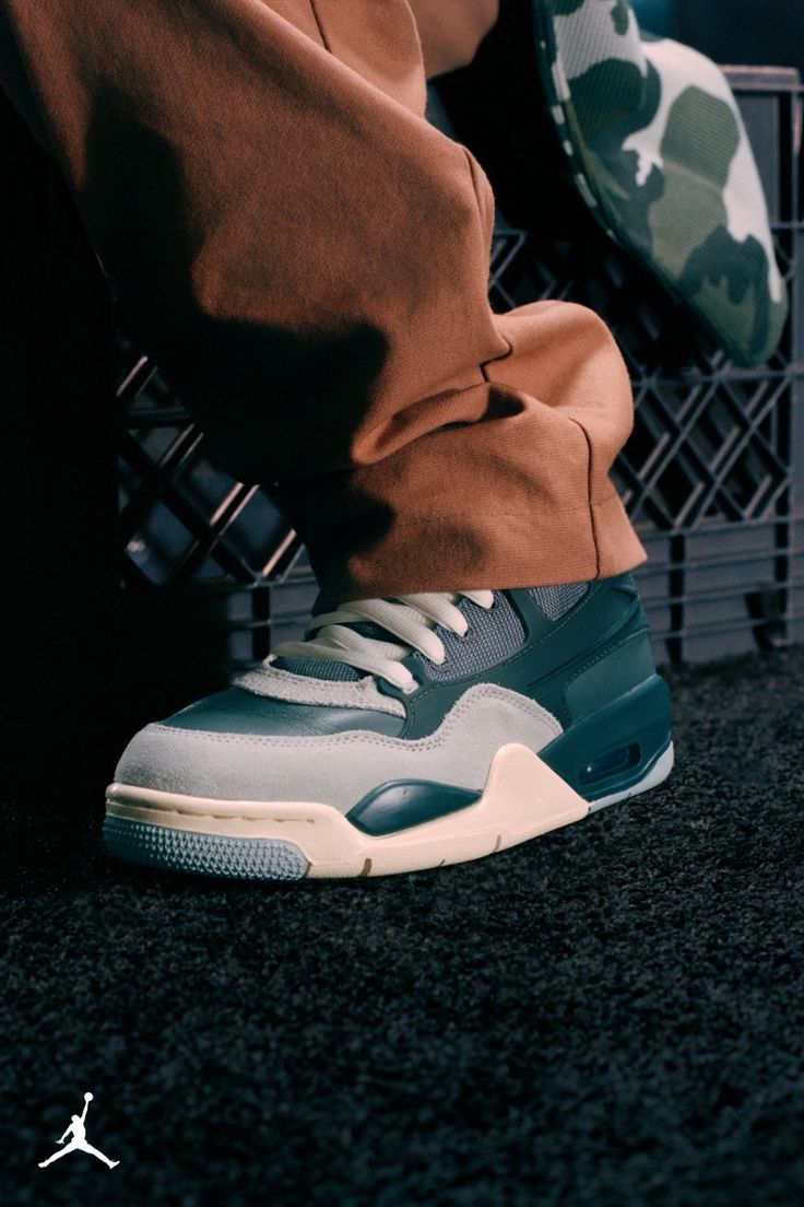 Jordan 4 RM