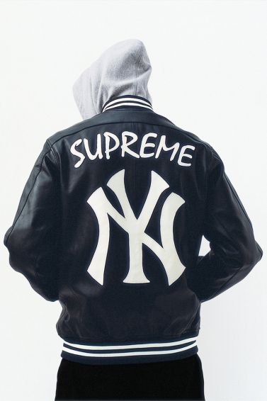 Supreme Hoodies & Jackets