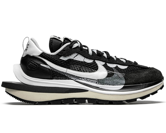 Trampki Nike x sacai VaporWaffle „Black White”.