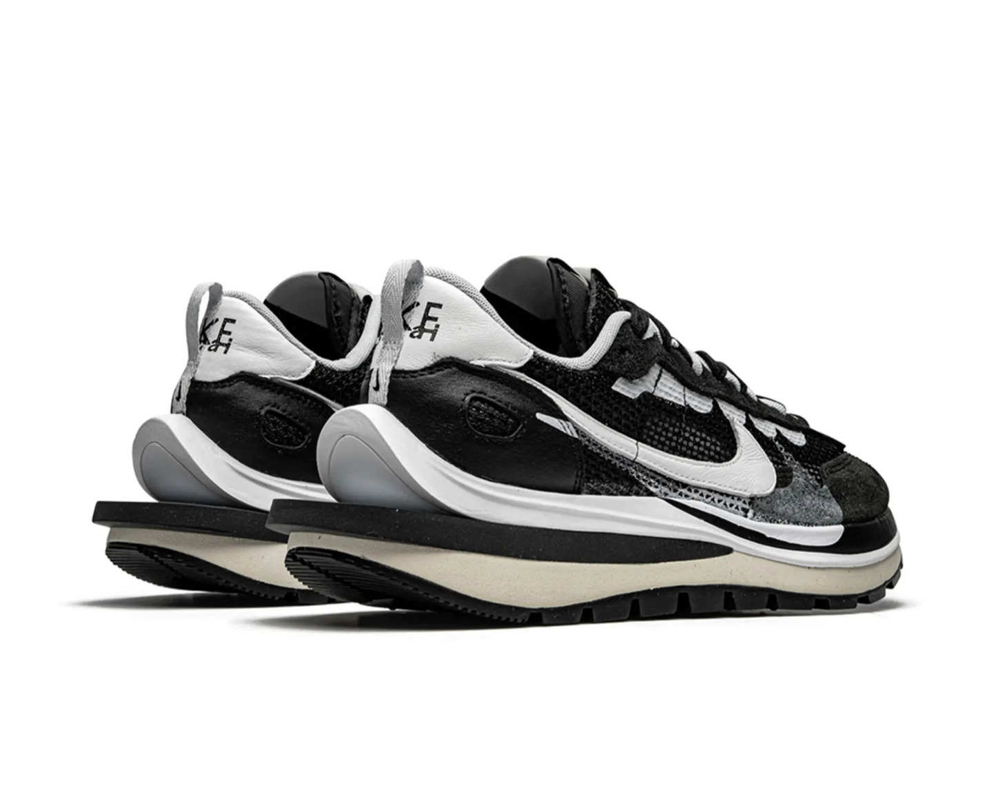 Trampki Nike x sacai VaporWaffle „Black White”.