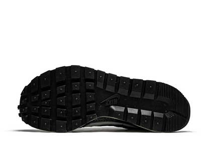 Trampki Nike x sacai VaporWaffle „Black White”.