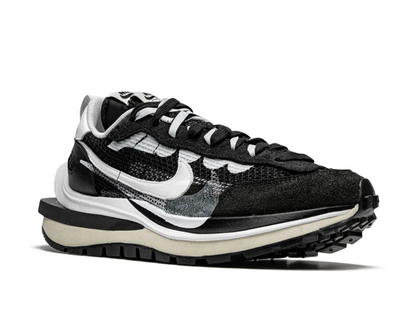 Trampki Nike x sacai VaporWaffle „Black White”.