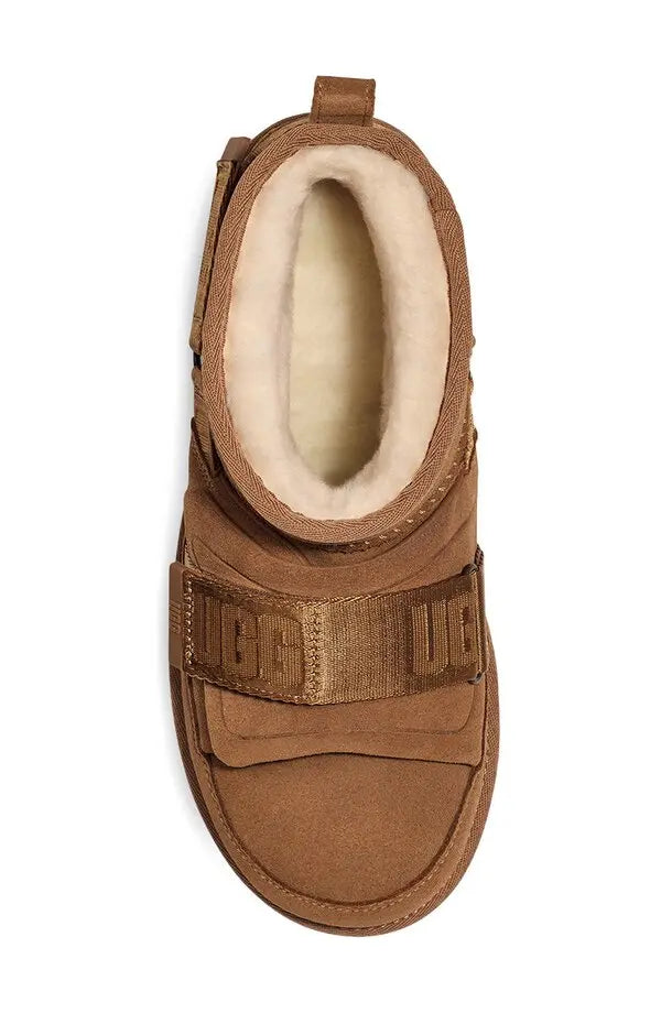 Bottes UGG Classic Mini Strap couleur châtaigne | Daim en peau lainée pour femme – Luxem Swiss