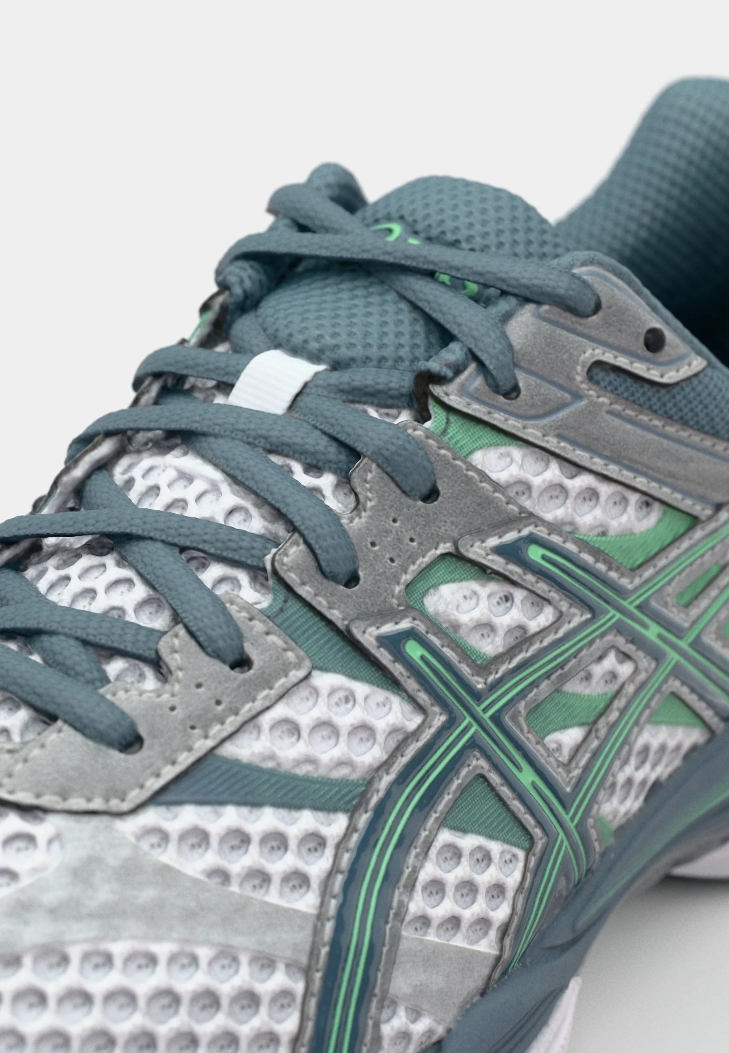 ASICS GEL Cumulus 16 – White/Ironclad | Premium Trainers