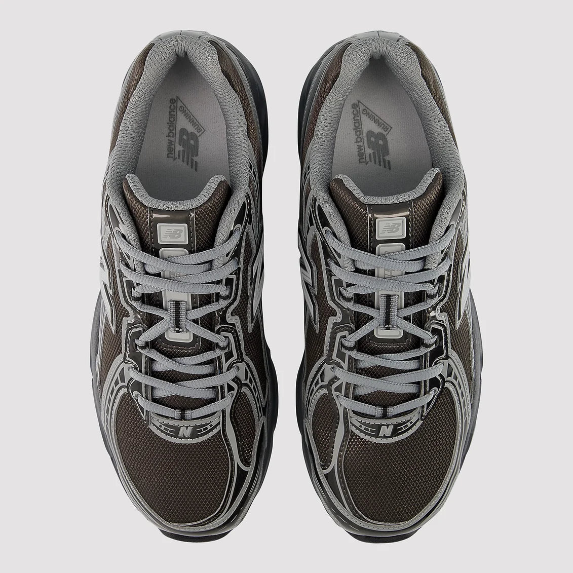 New Balance 740 Black Metallic