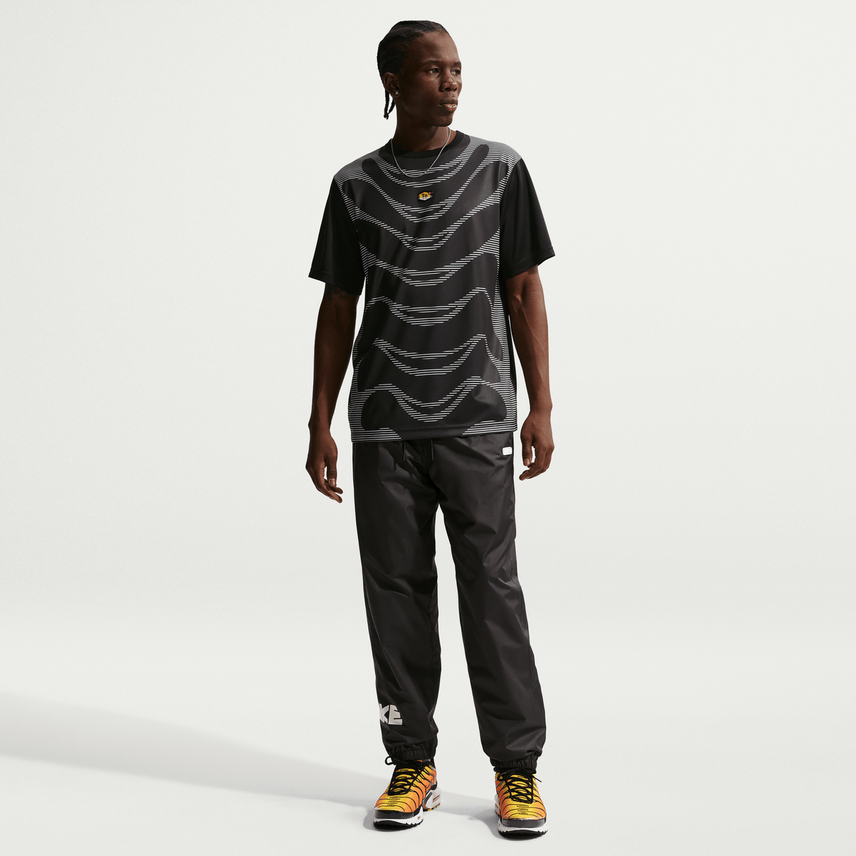 Nike Sportswear Tuned Air Men's Football Shirt Black/Black – IM5980-011-S – product image