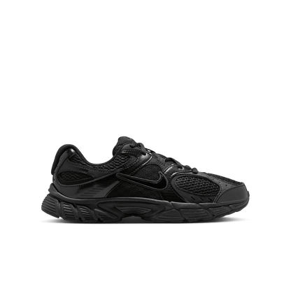 Nike V5 RNR GS 'Triple Black' – HQ6411-002-36 – product image