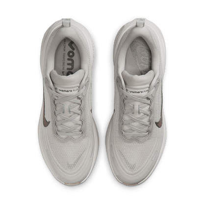 Nike Vomero Plus College Grey Light Iron Ore Gum – HV8150-005-41 – product view 3