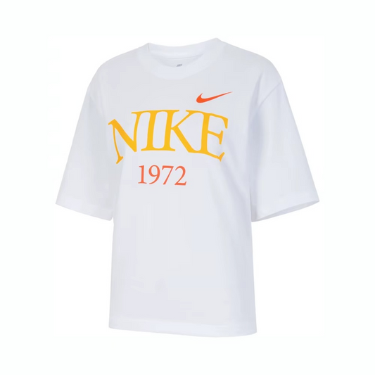 Koszulka damska Nike Classics Boxy Fit – biała (TFQ661-101)