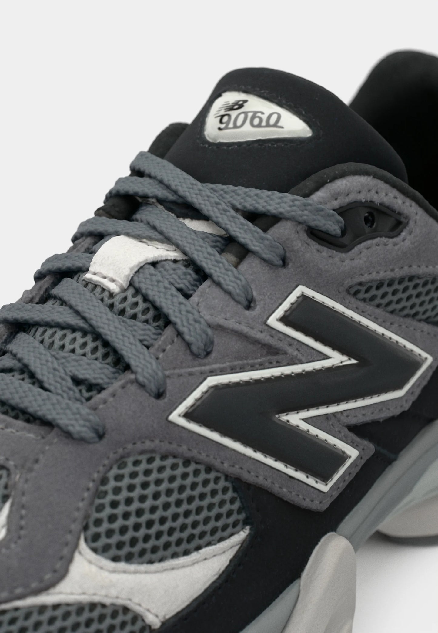 New Balance U9060 Black – Unisex Chunky Lifestyle Sneakers | Premium Comfort & Modern Design