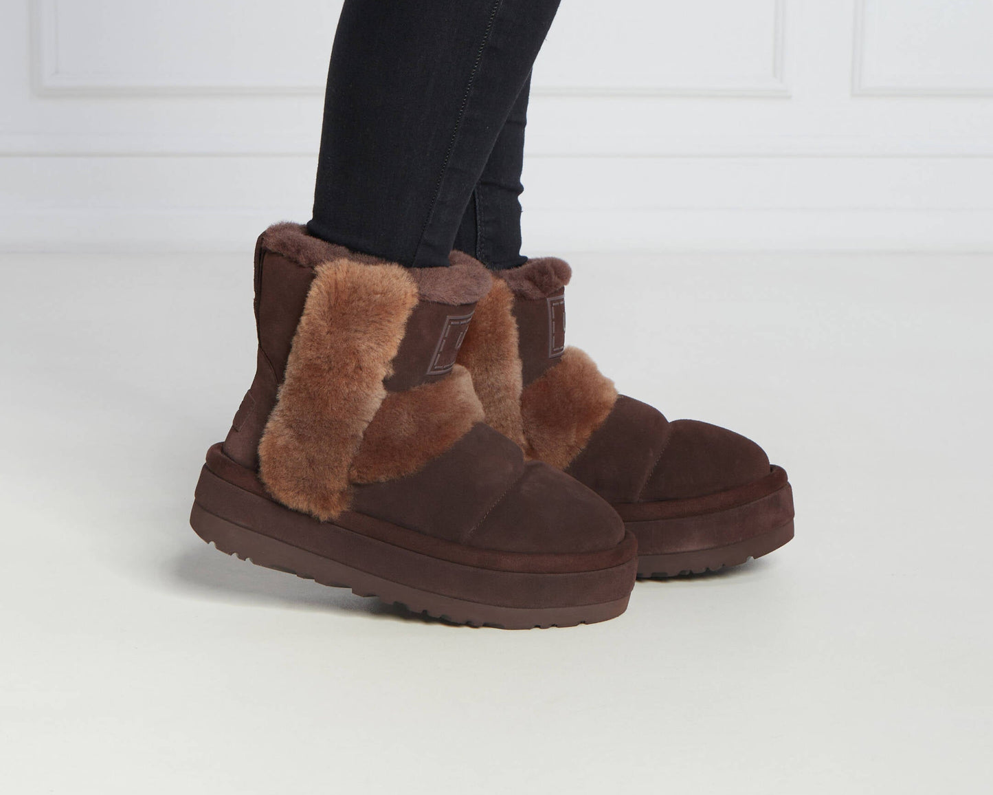 Bottes UGG Classic ChillaPeak pour femmes – Marron foncé / Moutonnière | Luxem Swiss
